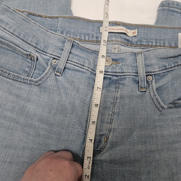 Levis 311 Shaping Skinny Capri Light Wash Jeans! - Picture 6 of 7